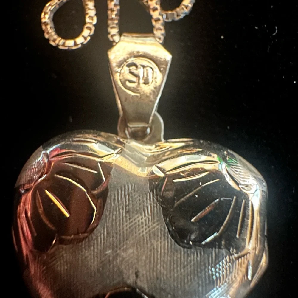 Vintage Sterling Silver Heart Locket Necklace 925 Floral Engraved giftable - Picture 6 of 7